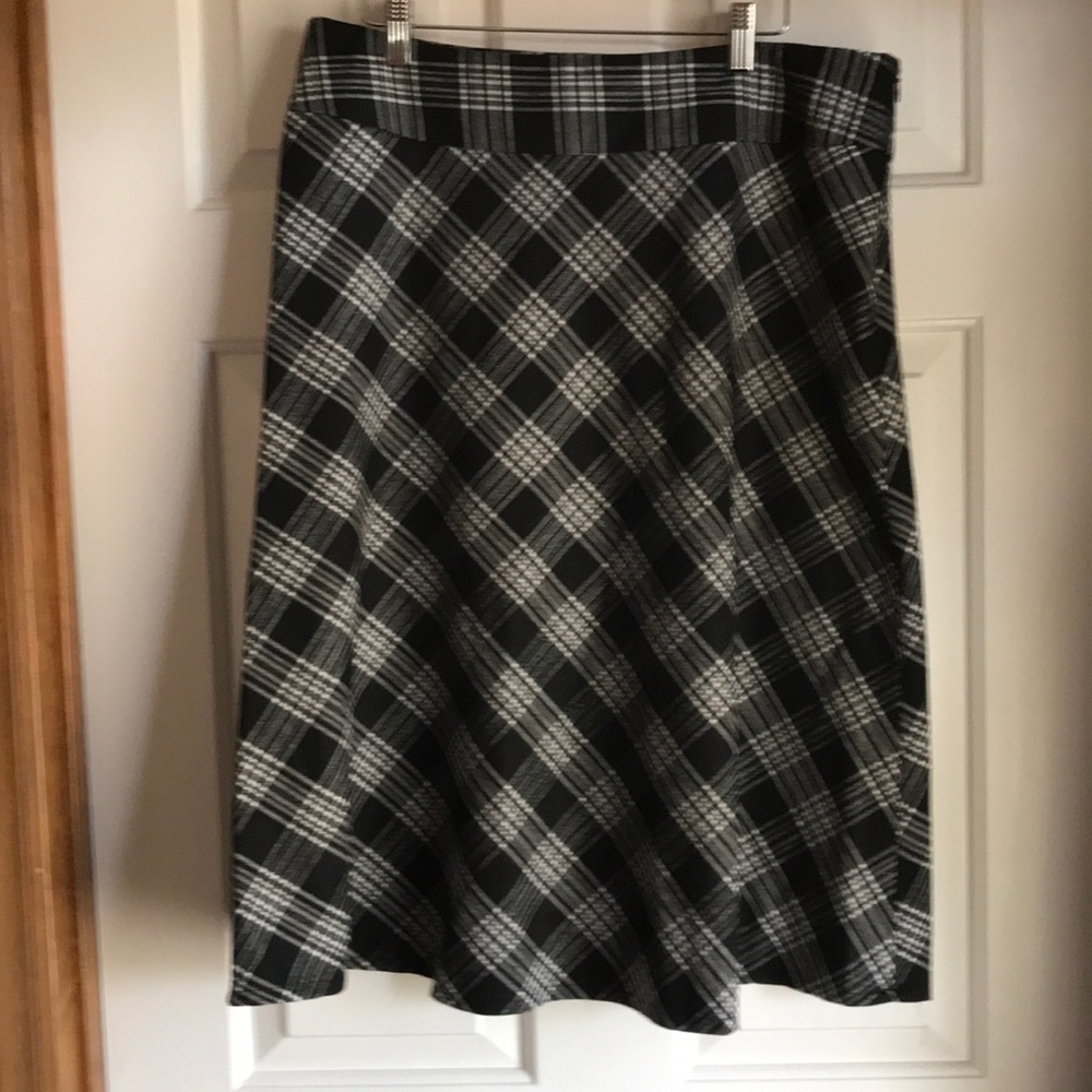 Black and white plaid skirt